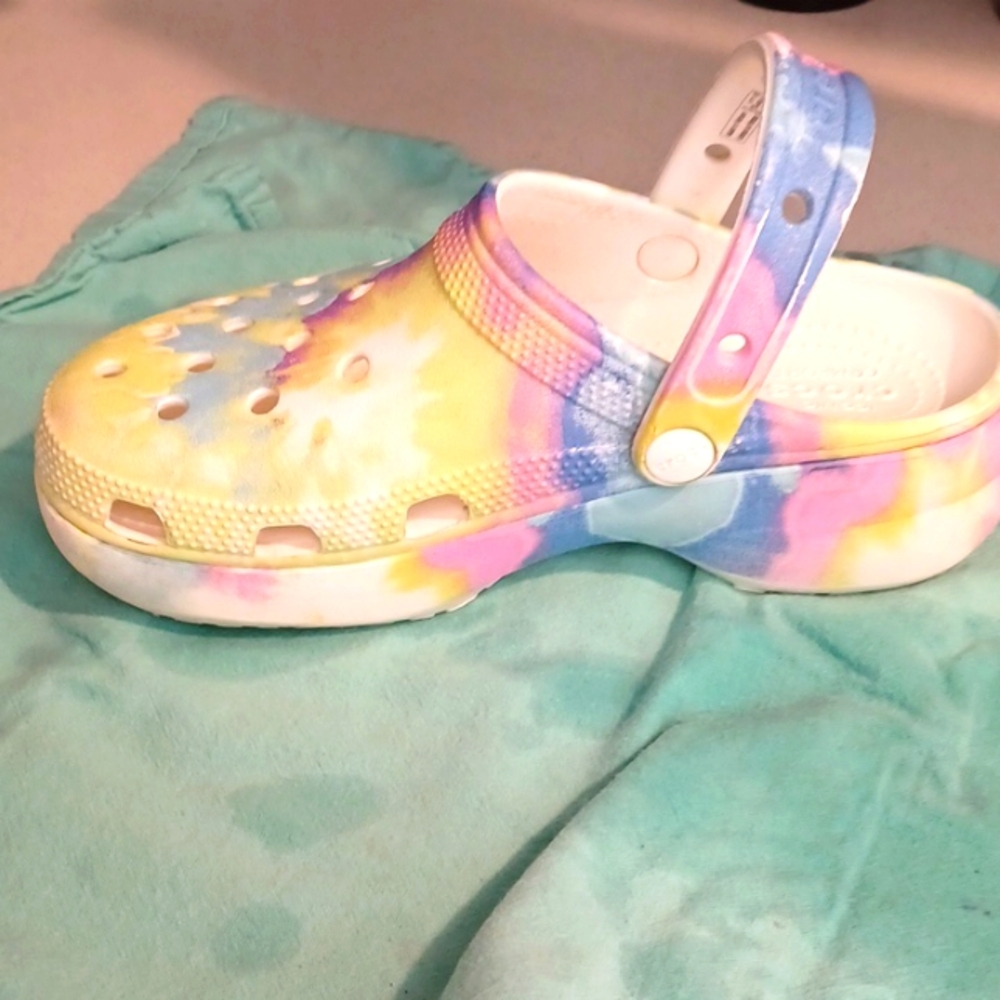 Women's size 6 platform crocs